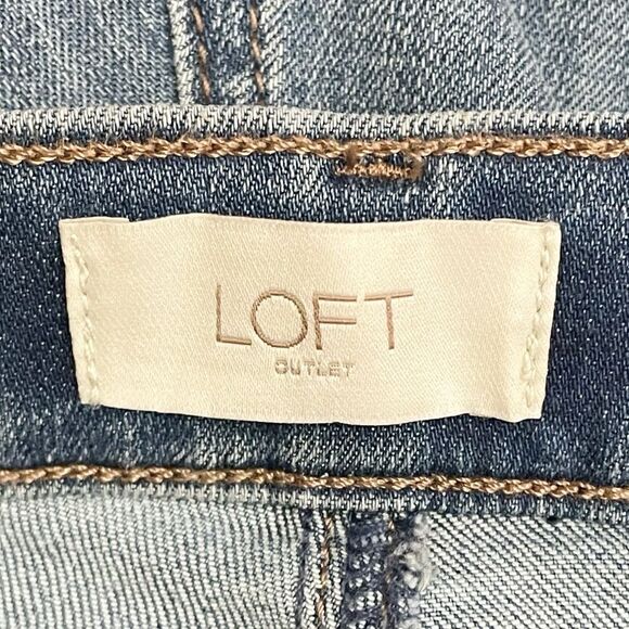 NWT LOFT Bermuda Roll Denim Shorts Size 8 Medium Wash Distressed Cuffed Stretch - Picture 7 of 10